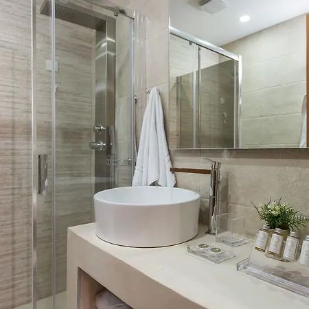 Bluebell Luxury アパートホテル ハニア